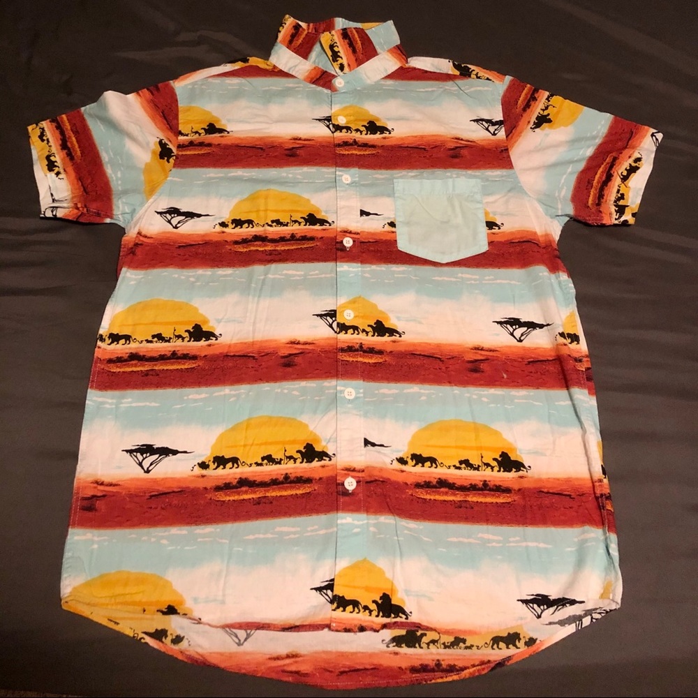 Disney Lion King short sleeve button-up size Large